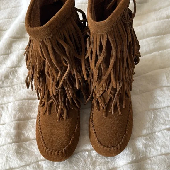 Minnetonka Tan Fringe Moccasin Boots - Picture 7 of 11